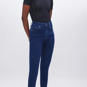 Good American One Size Fits Good Waist Skinny Jeans
Size 6-12 “One Size Fits 4”